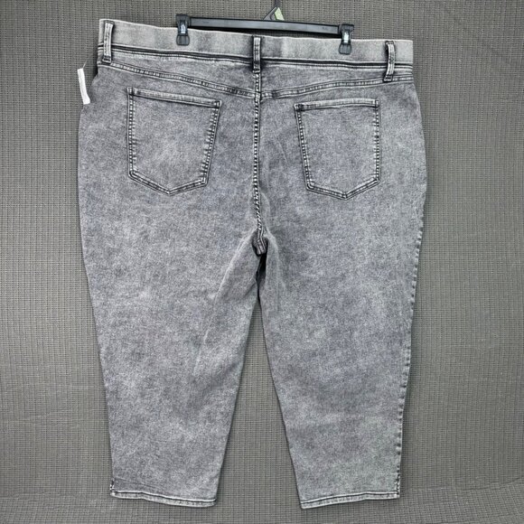 Terra & Sky Womens Plus Size 4X (28W-30W) Gray Denim Capri Jeggings - Picture 2 of 10